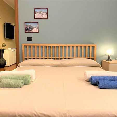 Casa Vacanze Eden อาชิ กัสเตลโล ภายนอก รูปภาพ