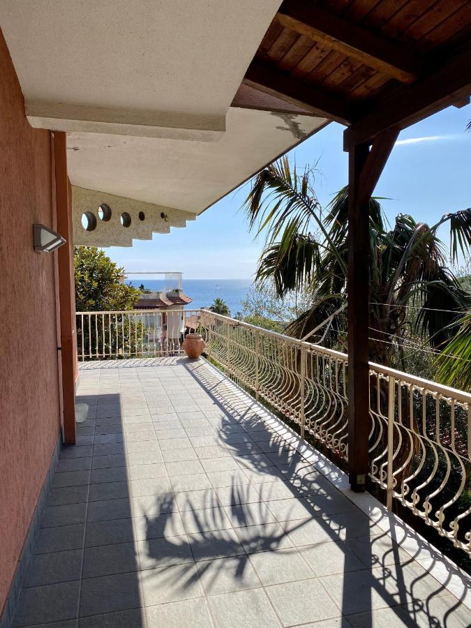 Casa Vacanze Eden อาชิ กัสเตลโล ภายนอก รูปภาพ